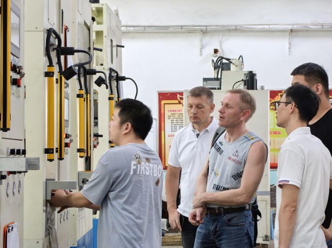 伺服粉末成型機-新材料、新技術(shù)、新工藝