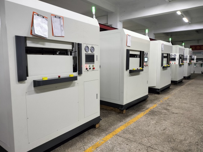 新材料：碳纖、玻纖、復(fù)合材料熱壓成型機(jī)技術(shù)